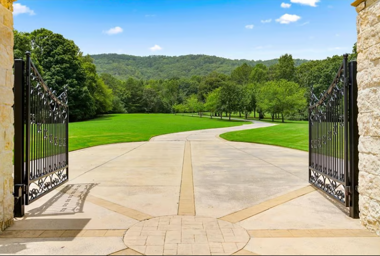 Commercial Property for Sale in Dalton Georgia 30720